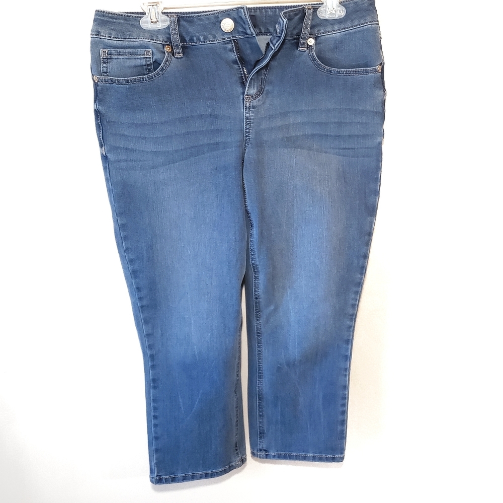 Seven7 Light Wash Skinny Cropped Jeans